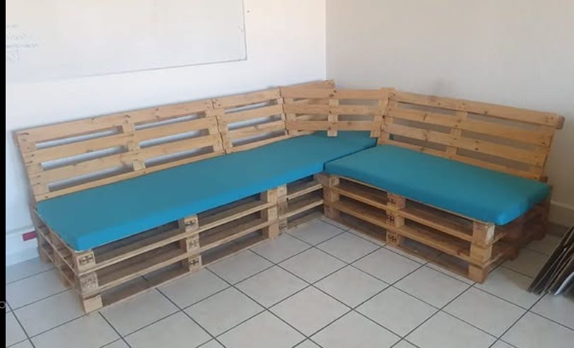 Salon jardin ou intérieur en palette - Agencement Menuiserie Service à Toulon - agencement-menuiserie-service.fr